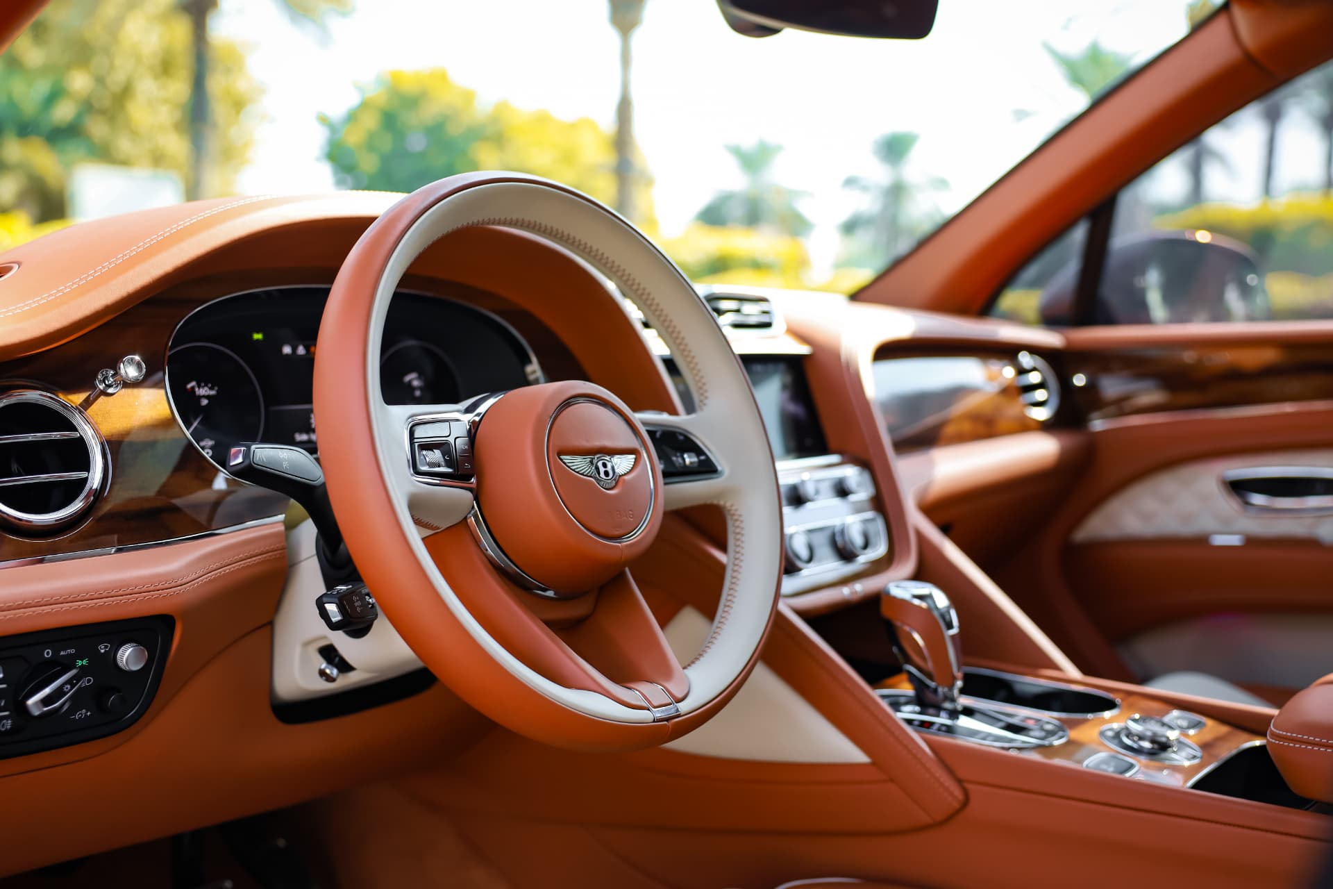 Bentley Bentayga — photo 3