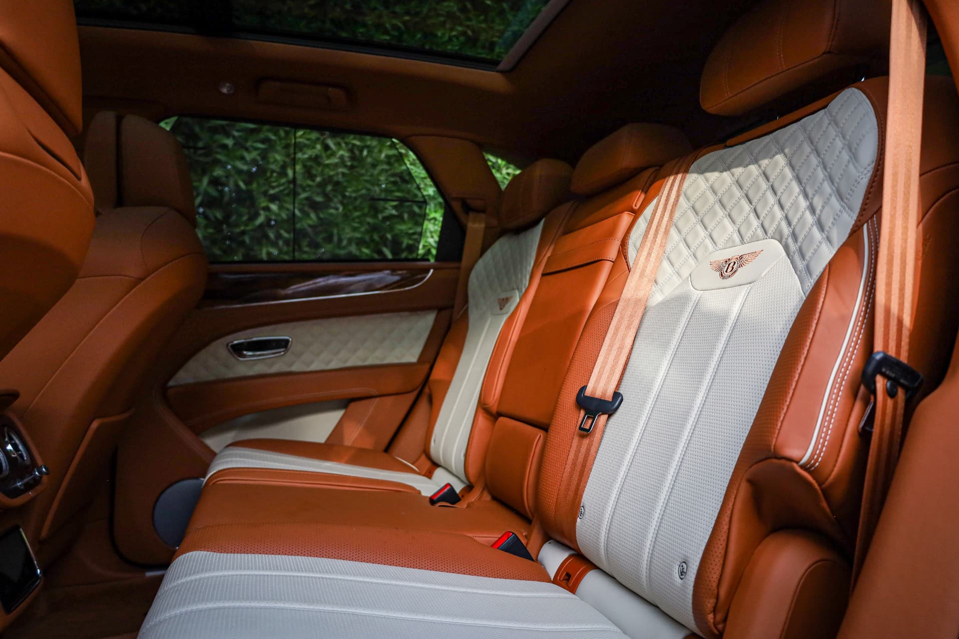 Bentley Bentayga — photo 5