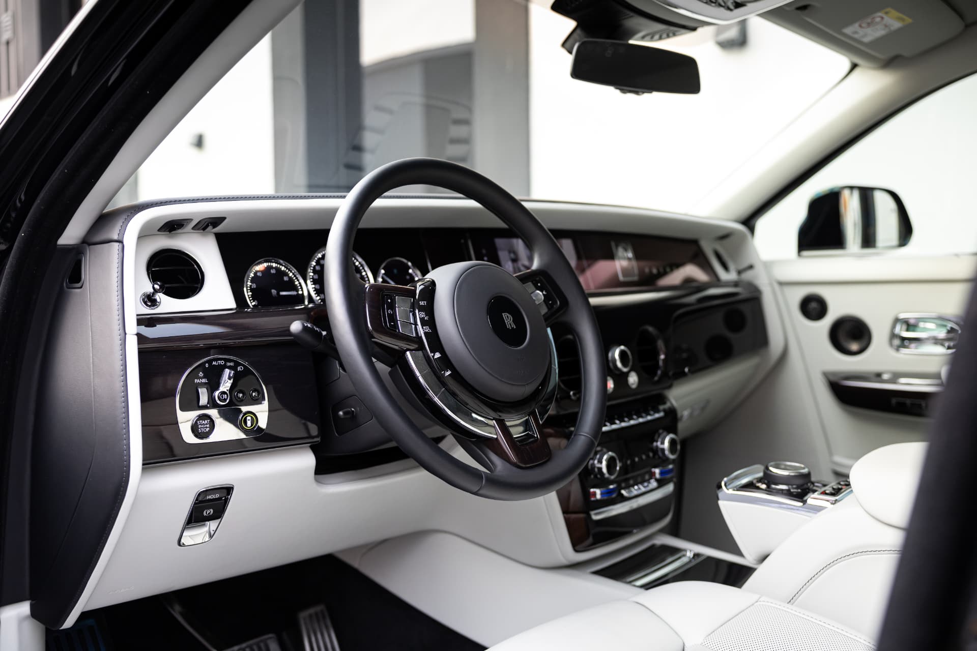 Rolls-Royce Phantom — photo 3