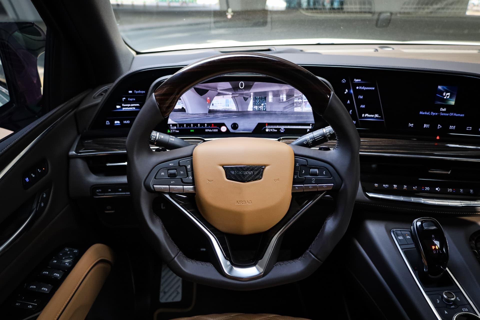Cadillac Escalade — photo 3