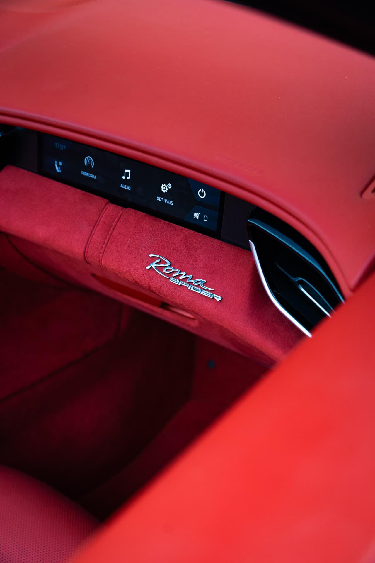 Ferrari Roma Spider — photo 5