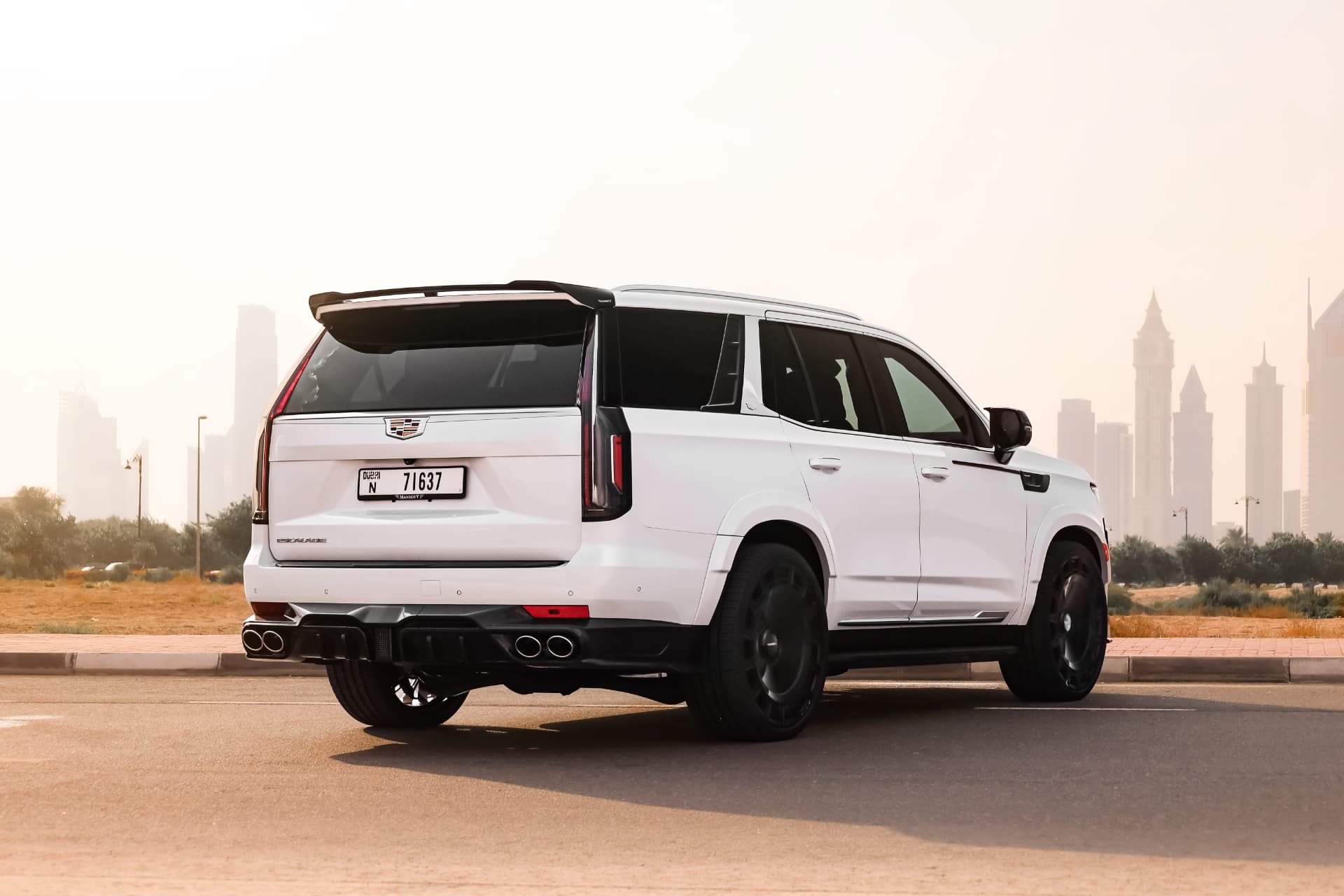Cadillac Escalade — photo 2